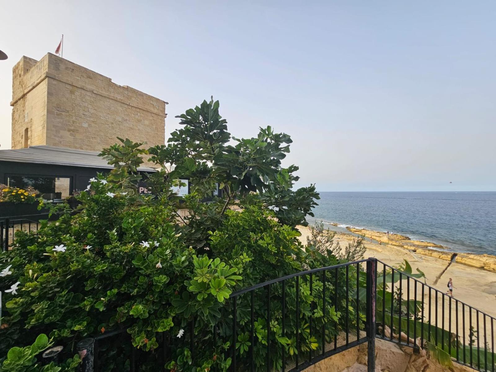 Seaview 3 Bedrooms In Balluta Appartamento Sliema